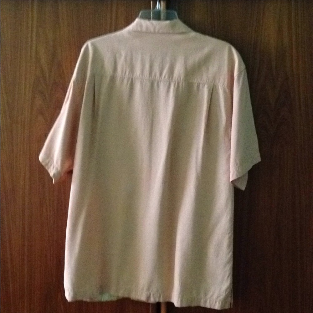 Tommy Bahama 100% silk shirt - Picture 3 of 5